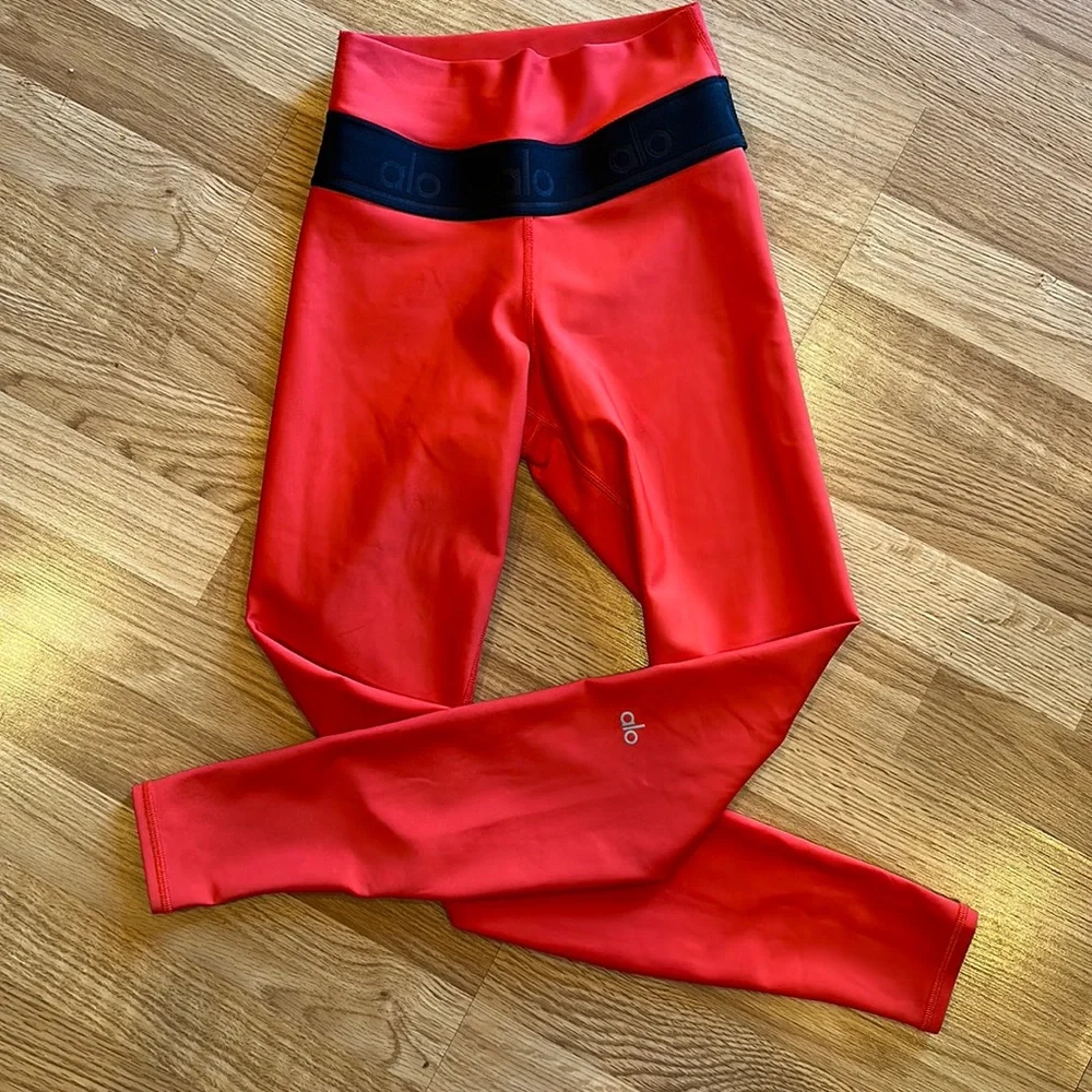 Alo Yoga logo leggings